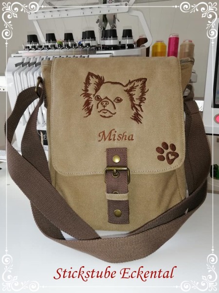 Tasche mit Chihuahua, Pfoten und Namen bestickt